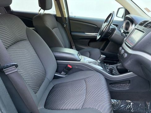 Used 2019 Dodge Journey SE FWD image 28