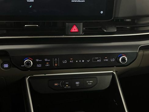 Used 2025 Kia Carnival image 14