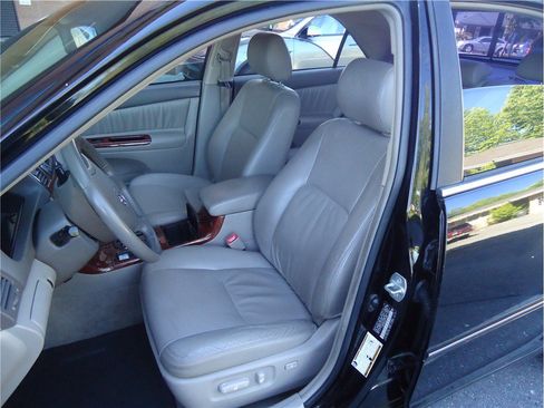 Used 2006 Toyota Camry XLE FWD image 11