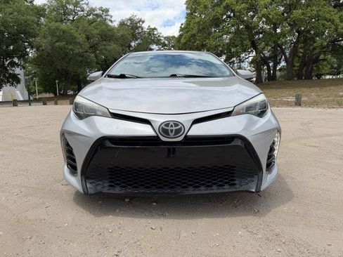 Used 2018 Toyota Corolla SE FWD image 2