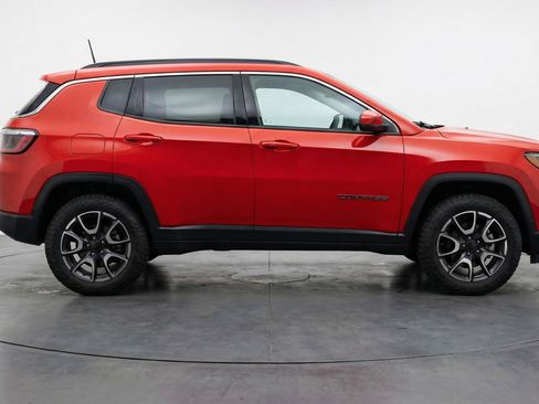 Used 2025 Jeep Compass Trailhawk AWD/4WD image 8