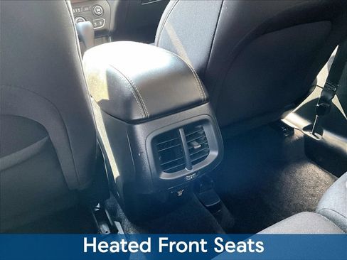 Used 2017 Jeep Cherokee Latitude w/ Cold Weather Group AWD/4WD image 13