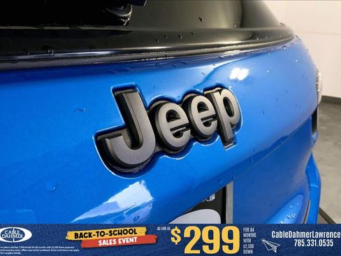 Used 2025 Jeep Compass Trailhawk w/ Trailer Tow Group AWD/4WD image 31