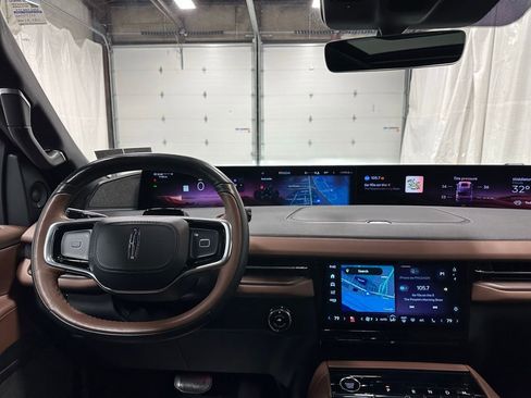 Used 2025 Lincoln Navigator L Reserve image 16