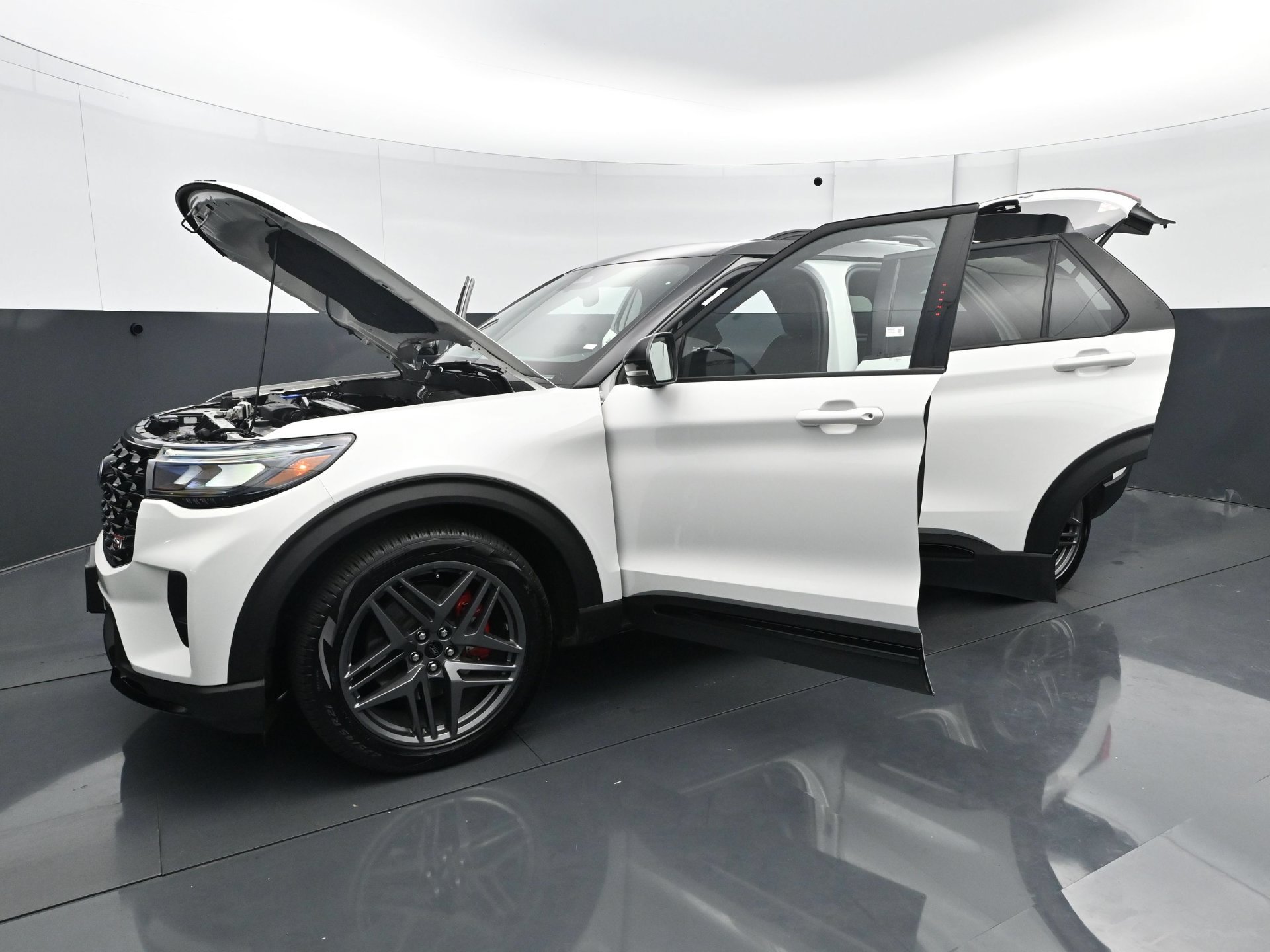 Used 2025 Ford Explorer ST w/ Sun And Sound Package AWD/4WD image 30