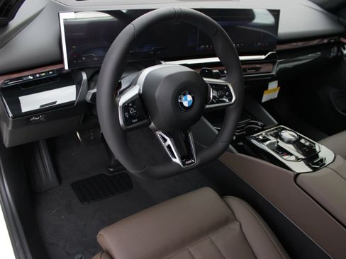 Used 2026 BMW 530i w/ M Sport Package RWD image 4
