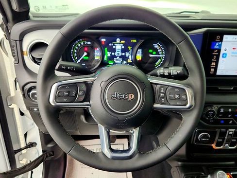 Used 2025 Jeep Wrangler Unlimited Sahara image 13