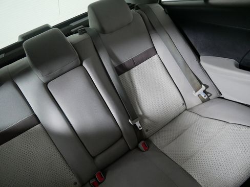 Used 2013 Toyota Camry LE image 14