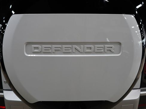 Used 2025 Land Rover Defender 110 S AWD/4WD image 42