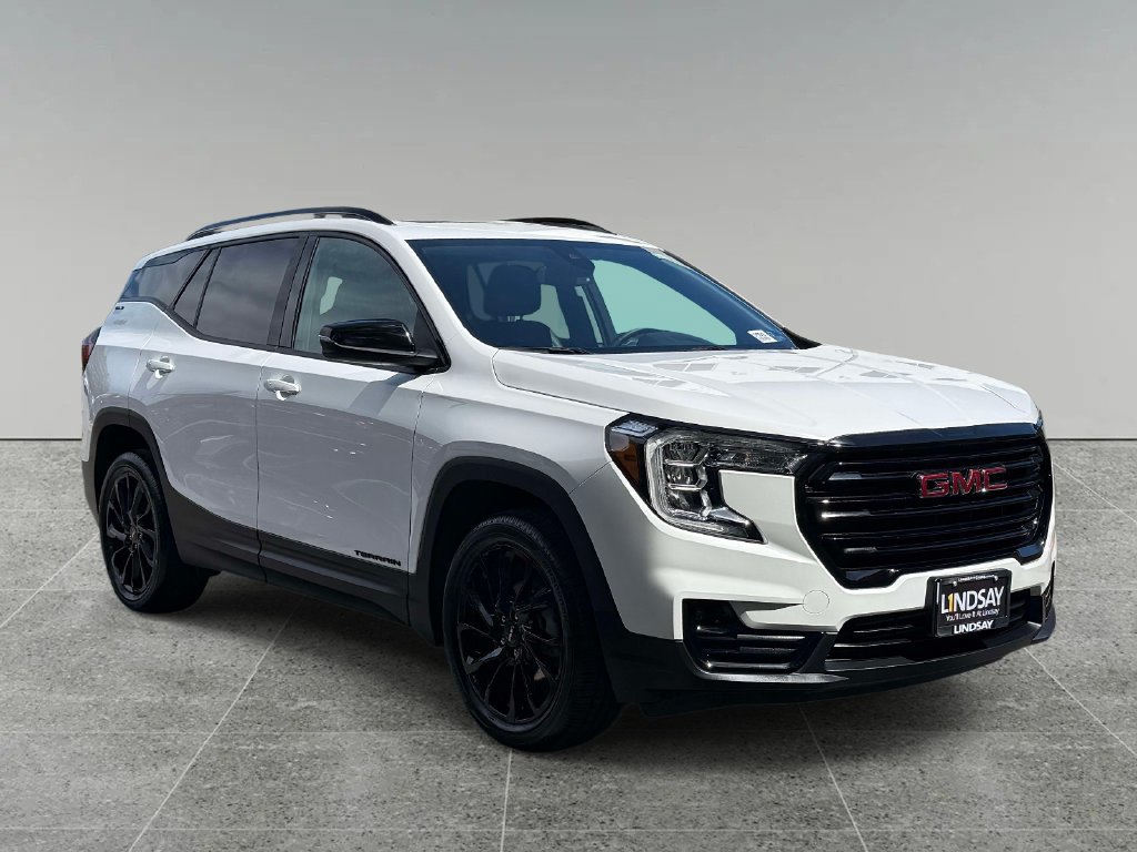Used 2024 GMC Terrain SLT w/ Elevation Edition AWD/4WD image 9