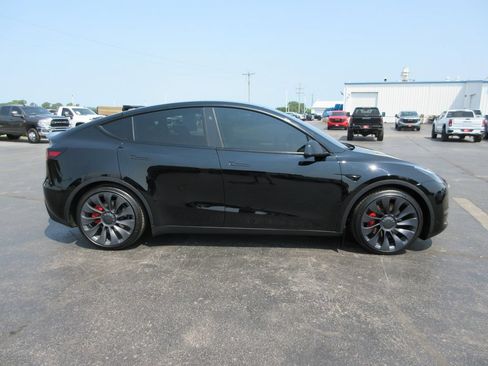 Used 2024 Tesla Model Y Performance AWD/4WD image 4