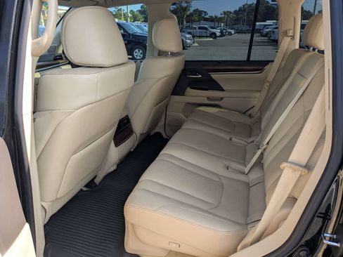 Used 2019 Lexus LX 570 4WD w/ Luxury Package image 15