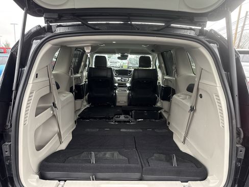 Used 2022 Chrysler Pacifica Touring-L image 10