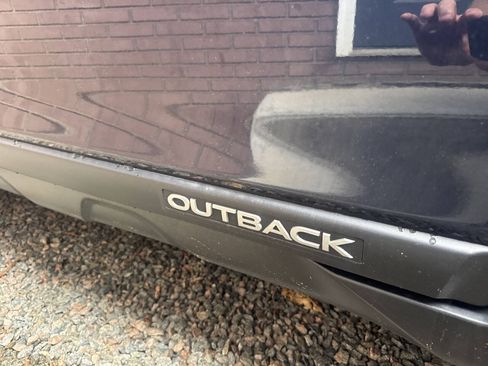 Used 2018 Subaru Outback 2.5i Limited AWD/4WD image 6