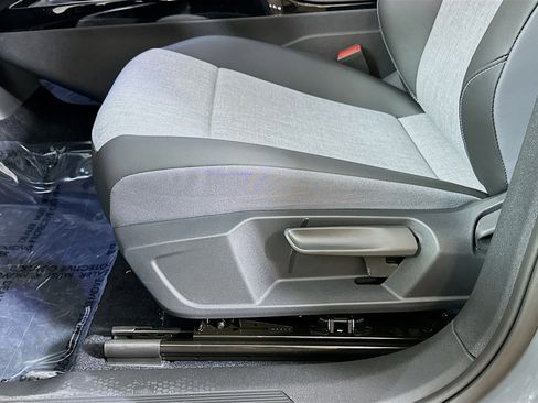 New 2025 Volkswagen ID.4 Pro image 19