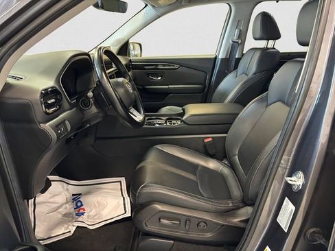 Used 2025 Honda Pilot EX-L image 10
