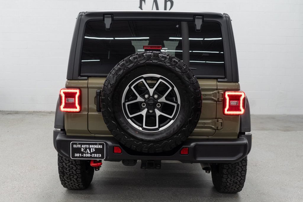 Used 2026 Jeep Wrangler Unlimited Rubicon AWD/4WD image 3