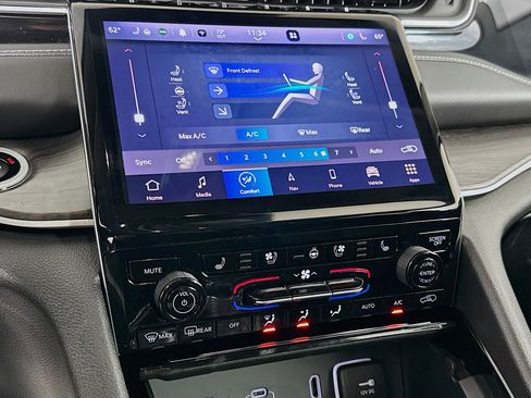 Used 2022 Jeep Grand Cherokee Limited 4xe w/ Luxury Tech Group II image 24