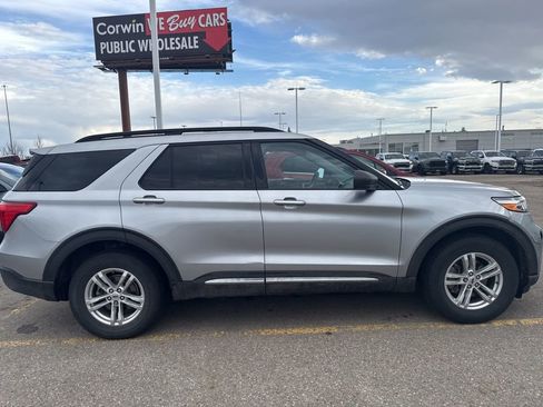 Used 2020 Ford Explorer XLT image 9