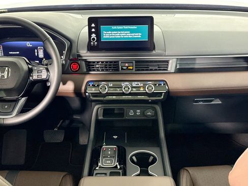 Used 2025 Honda Pilot Elite image 14
