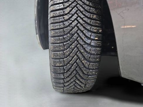 Used 2024 Nissan Versa SR image 18