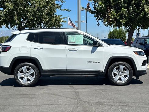 Used 2022 Jeep Compass Latitude w/ Convenience Group image 3