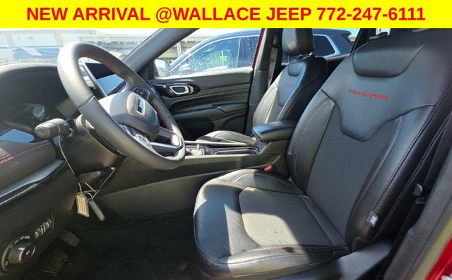 Used 2025 Jeep Compass Trailhawk AWD/4WD image 4