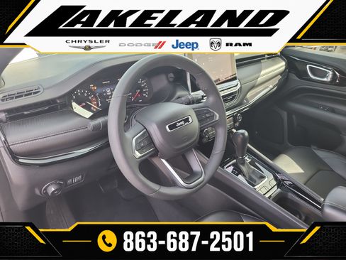 Used 2022 Jeep Compass Latitude FWD image 19