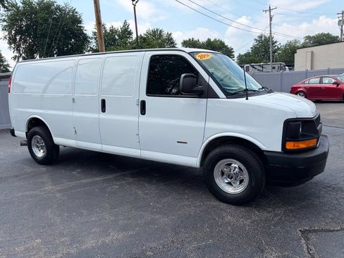 Used 2014 Chevrolet Express 2500 Extended RWD image 24