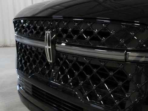 New 2026 Lincoln Navigator Reserve w/ Jet Appearance Package AWD/4WD image 31