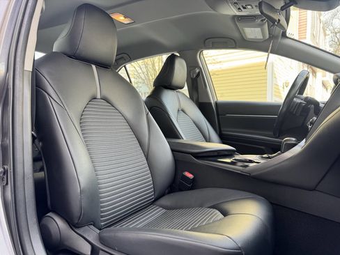 Used 2019 Toyota Camry SE image 14