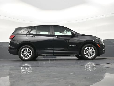 Used 2024 Chevrolet Equinox LS FWD image 32