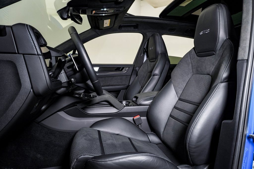 Used 2025 Porsche Cayenne GTS AWD/4WD image 5