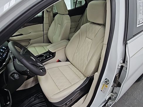 Used 2023 Buick Envision Avenir image 30