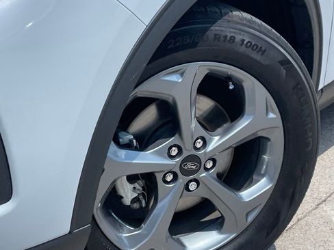 Used 2025 Ford Escape ST-Line FWD image 8