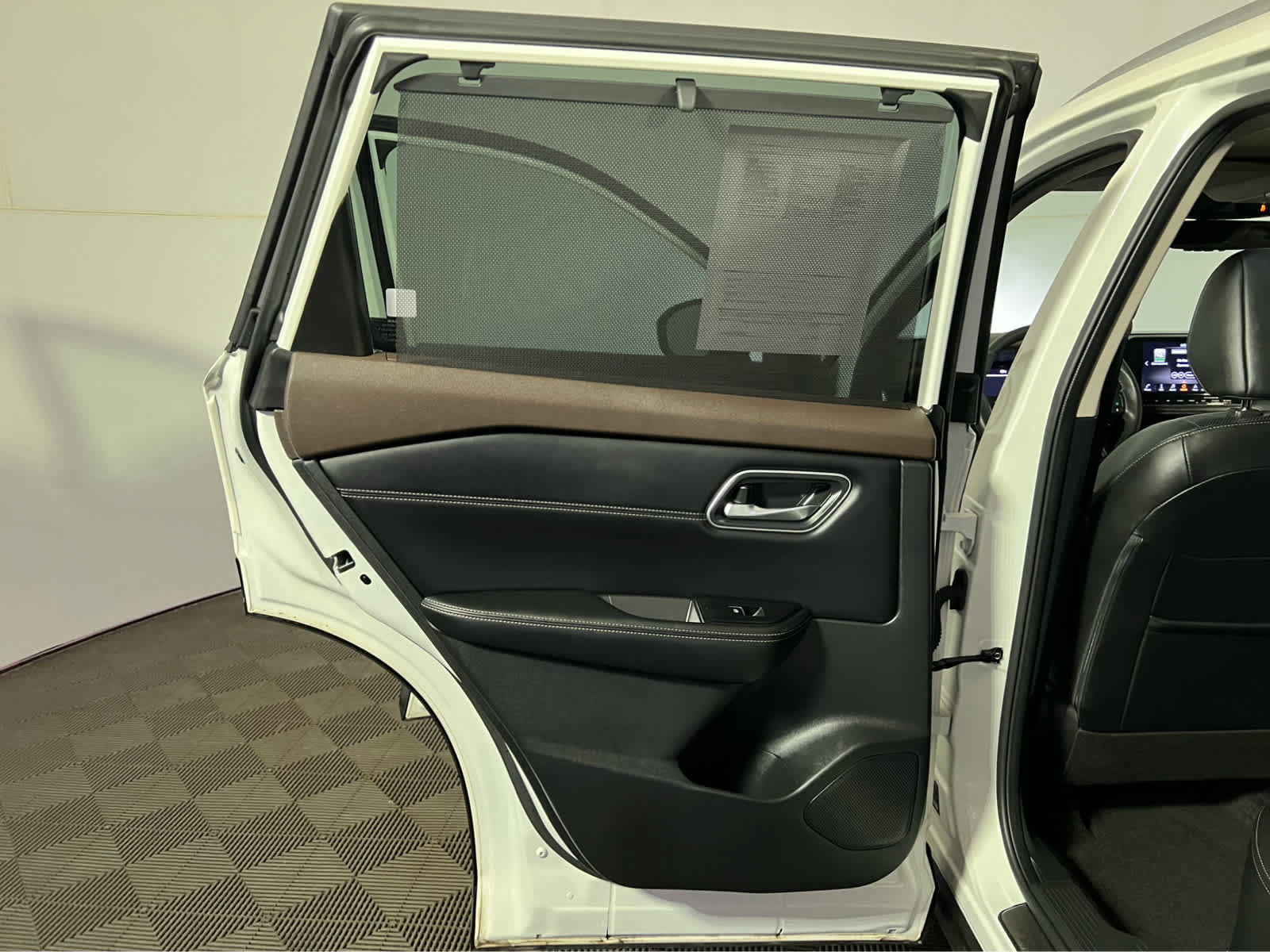 Used 2023 Nissan Rogue Platinum w/ Platinum Premium Package AWD/4WD image 26
