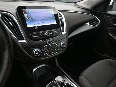 Used 2020 Chevrolet Malibu LT FWD image 12