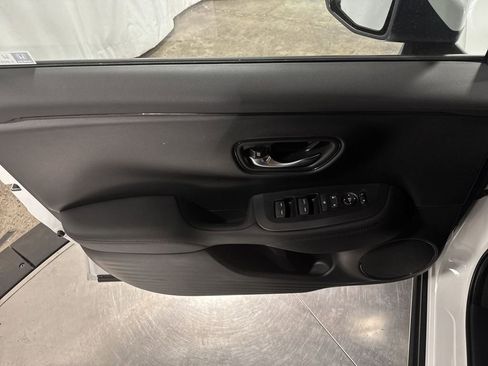 New 2026 Honda HR-V LX image 18