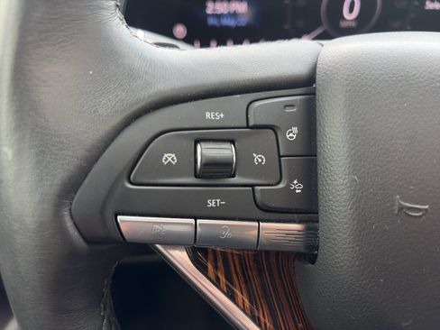 Used 2021 Cadillac Escalade Premium Luxury AWD/4WD image 25
