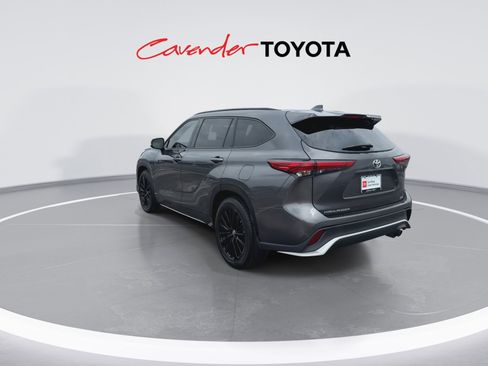 Used 2023 Toyota Highlander XSE image 6