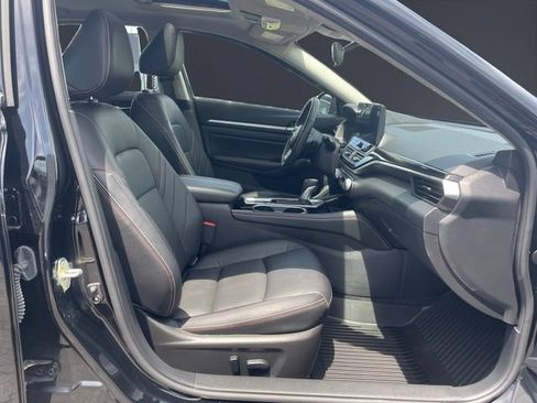 Used 2024 Nissan Altima 2.5 SR w/ SR Premium Package AWD/4WD image 15