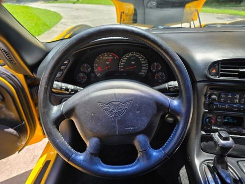 Used 2000 Chevrolet Corvette Coupe w/ Memory Pkg image 11