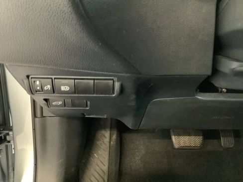 Used 2024 Toyota Corolla Cross XLE w/ Convenience Package AWD/4WD image 22