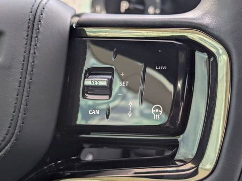 Certified 2025 Land Rover Range Rover Velar S AWD/4WD image 24