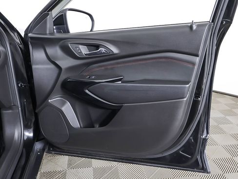 Used 2025 Chevrolet Trax RS w/ Driver Confidence Package image 24