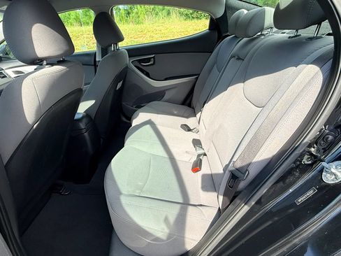 Used 2015 Hyundai Elantra SE w/ Option Group 02 FWD image 10