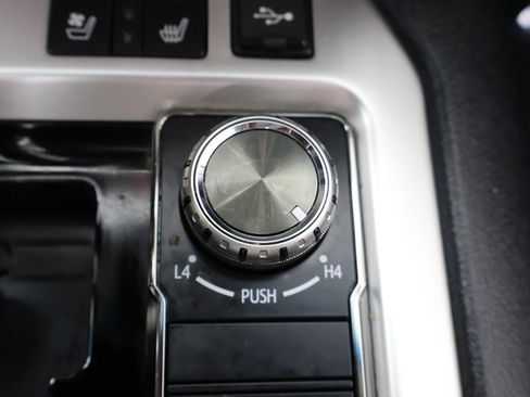 Used 2020 Toyota Land Cruiser image 60