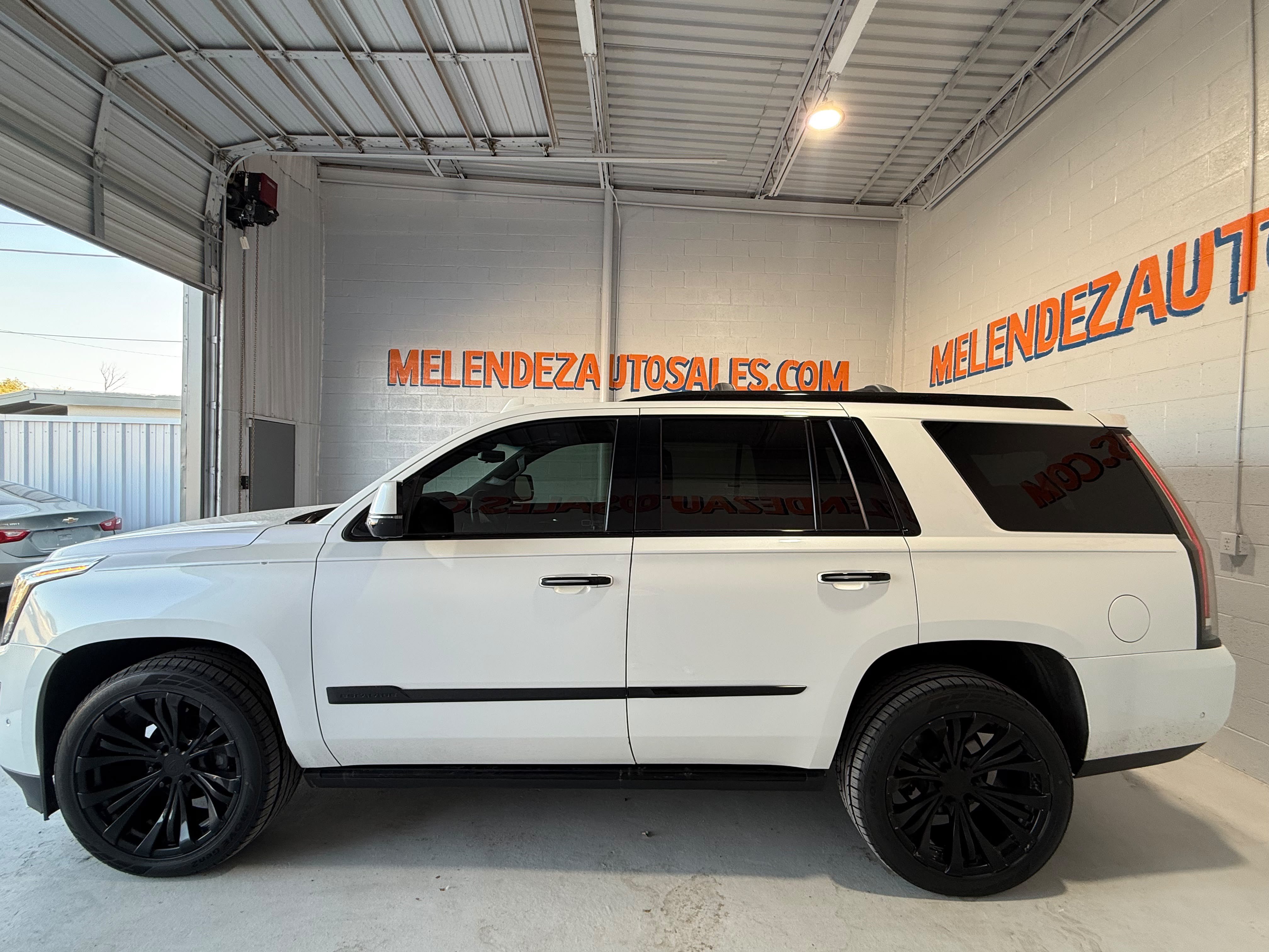 Used 2020 Cadillac Escalade Platinum AWD/4WD image 2
