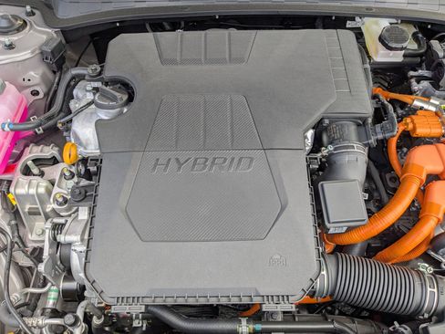 New 2025 Hyundai Elantra Limited image 27