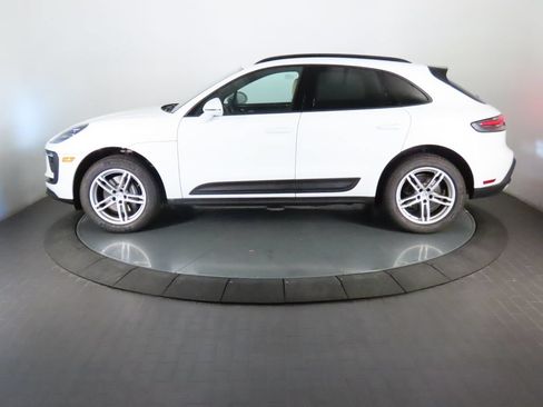 Certified 2026 Porsche Macan AWD/4WD image 2